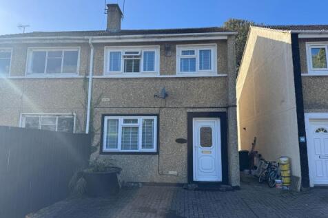 2 St. Michaels Close, Mitcheldean... 3 bed semi