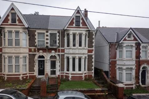 25 Neath Road, Maesteg, CF34 9PG 4 bed semi