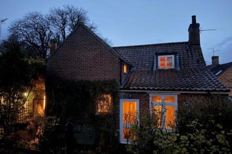 Manor Cottage, Church Street... 3 bed cottage for sale