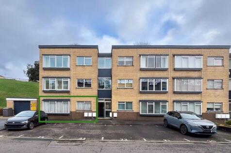 20 Long Oaks Court, Sketty, Swansea... 2 bed flat for sale