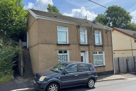 3 Commercial Street, Blaenllechau... 2 bed block of apartments for sale