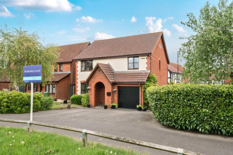 Courtney Close, Tewkesbury... 4 bed detached house for sale