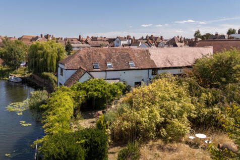 St. Marys Lane, Tewkesbury... 3 bed semi
