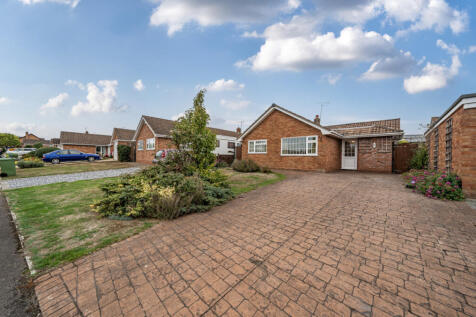 The Mayalls, Twyning, Tewkesbury 2 bed bungalow for sale