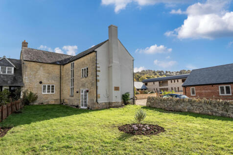 Teddington, Tewkesbury, Gloucestershire 5 bed semi