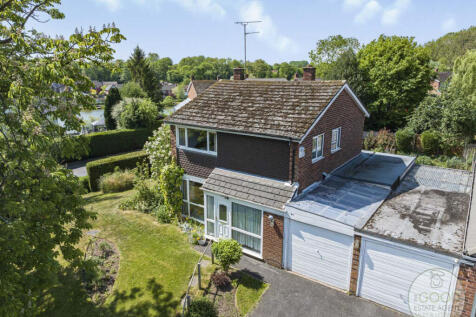 3 bedroom link detached house for sale
