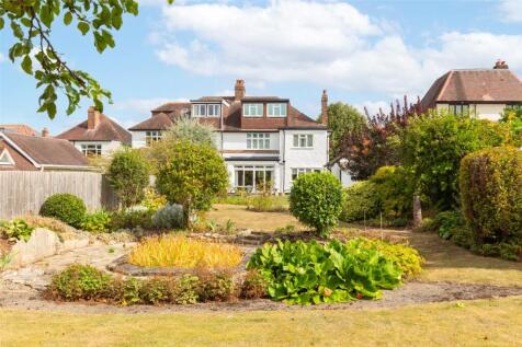 5 bedroom semi-detached house for sale