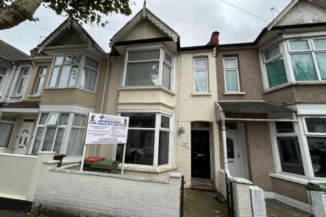 4 bedroom terraced house for sale