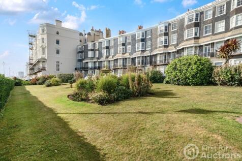 Royal Crescent, Brighton, East Sussex 2 bed apartment for sale