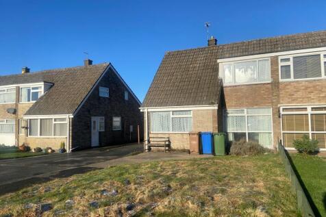 2 bedroom semi-detached bungalow for sale