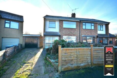 4 bedroom semi-detached house for sale