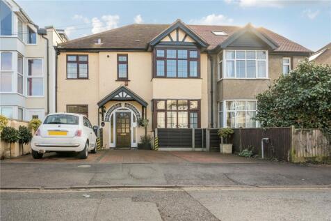 5 bedroom semi-detached house for sale