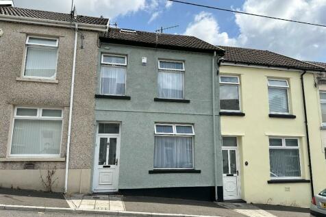 4 bedroom terraced house for sale