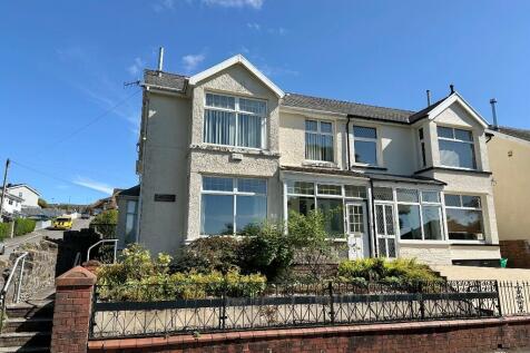 4 bedroom semi-detached house for sale