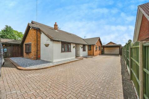 4 bedroom detached bungalow for sale