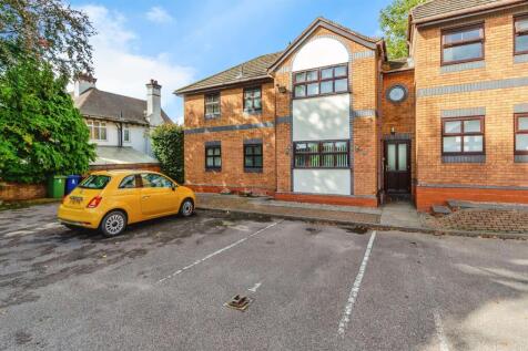 2 bedroom ground floor flat for sale