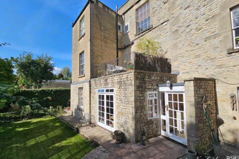 Newbridge Hill, Newbridge, Bath 2 bed ground floor flat for sale