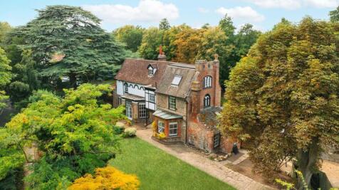 5 bedroom town house for sale