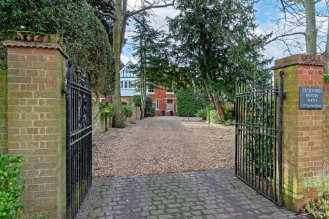 Tickford Street, Newport Pagnell MK16 4 bed character property for sale