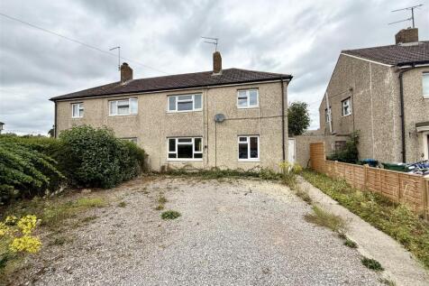 Queens Road, Royal Wootton Bassett... 3 bed semi