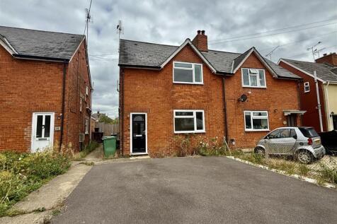 New Road, Royal Wootton Bassett, Swindon 2 bed semi