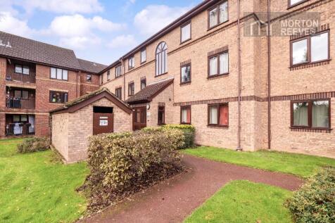 1 bedroom ground floor flat for sale