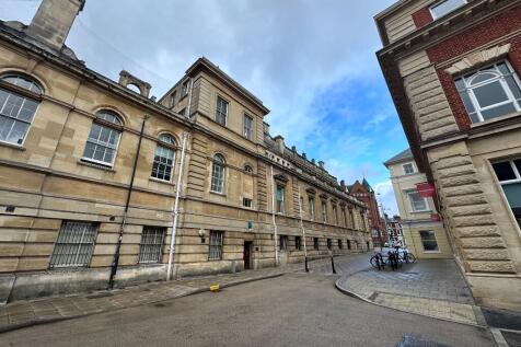 1 bedroom ground floor flat for sale