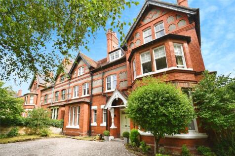 3 bedroom flat for sale