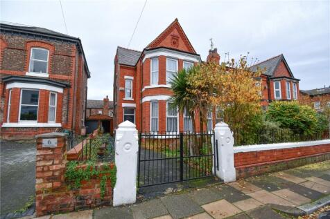 6 bedroom semi-detached house for sale