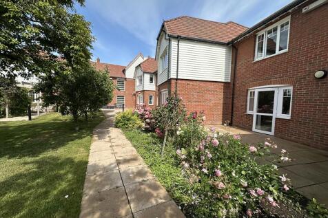2 bedroom ground floor flat for sale