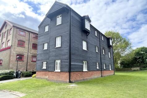 1 bedroom ground floor flat for sale