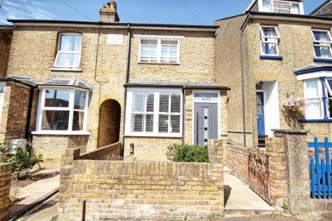 2 bedroom semi-detached house for sale