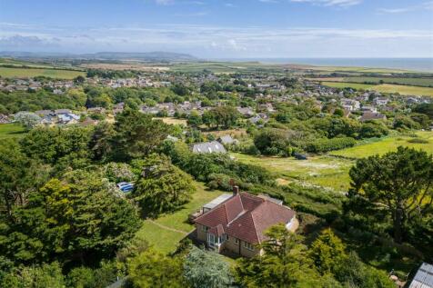 4 bedroom detached bungalow for sale