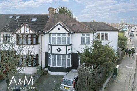 4 bedroom end of terrace house for sale