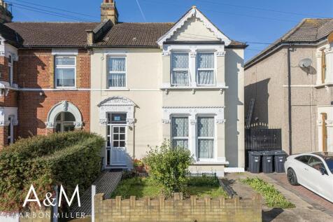 4 bedroom end of terrace house for sale