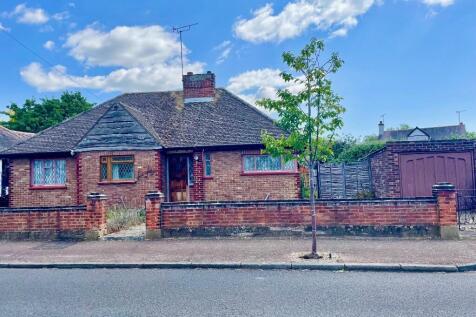 2 bedroom detached bungalow for sale