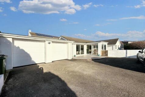 Marine Drive, Saltdean, BN2 8AA 3 bed detached bungalow for sale