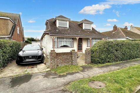 Vernon Avenue, Peacehaven, BN10 8RT 3 bed chalet for sale