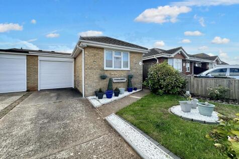 Dorothy Avenue, Peacehaven, BN10 8HT 2 bed semi