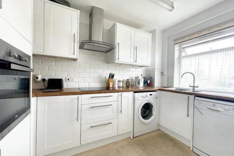 Fairfield, Sutton Avenue, Peacehaven... 1 bed flat for sale