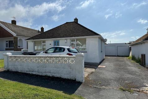 Hoddern Avenue, Peacehaven, BN10 7PH 3 bed detached bungalow for sale