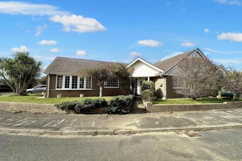 Mount Caburn Crescent, Peacehaven... 3 bed chalet for sale