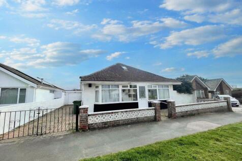 Horsham Avenue North, Peacehaven... 3 bed detached bungalow for sale
