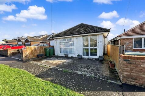 Malines Avenue, Peacehaven, BN10 7RR 2 bed detached bungalow for sale