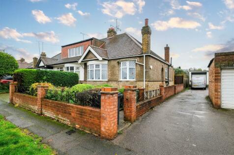 2 bedroom semi-detached bungalow for sale