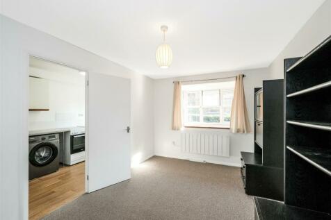 1 bedroom ground floor flat for sale