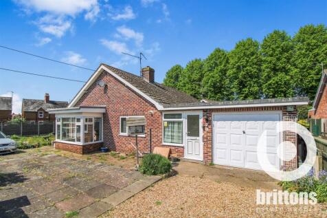 Hawthorn Drive, Dersingham, King's Lynn 2 bed detached bungalow for sale
