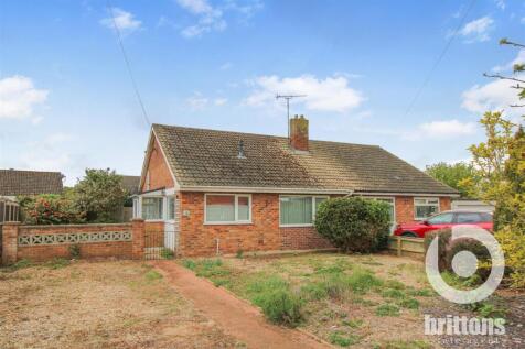 Queen Elizabeth Drive, Dersingham... 2 bed semi