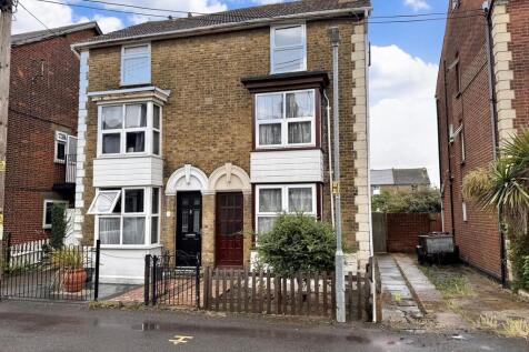 3 bedroom town house for sale