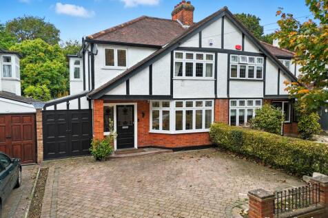 Wallenger Avenue, Gidea Park, RM2 3 bed semi